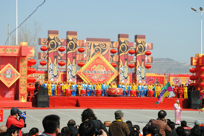 张家川应邀参加中国首届社火艺术节 陇县文艺表演点亮传统文化盛宴